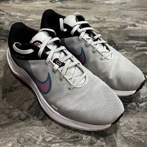 NIKE sneakers women’s size 9.5 Gray shoes